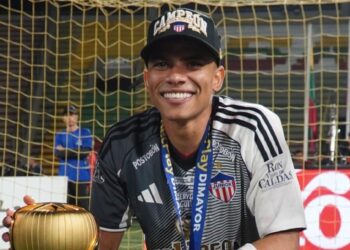 Enamorado viaja este sábado a Brasil para firmar contrato con Gremio