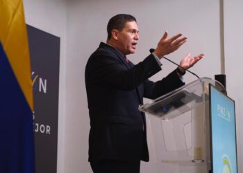 “Es una vergüenza que Petro vaya a Washington a abogar por un criminal": Pinzón