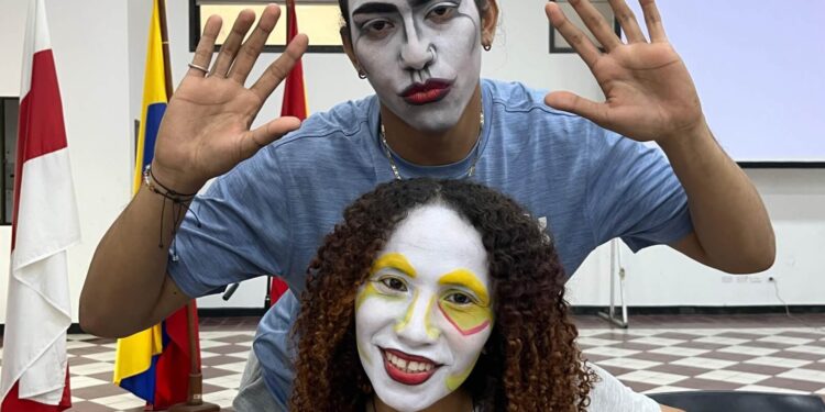 Gobernación del Atlántico inicia el 2026 fortaleciendo la creación escénica con formación en maquillaje artístico