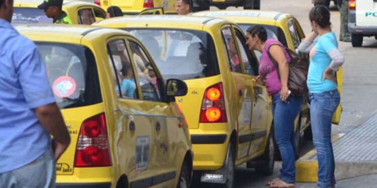 Gobierno Petro ofrece hasta 52 millones de pesos a taxistas que cambien su vehículo a uno eléctrico
