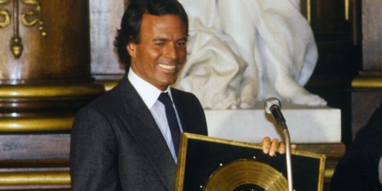 Julio Iglesias rompe el silencio sobre denuncia por agresión sexual
