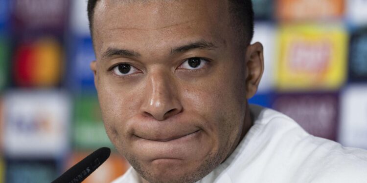 Mbappé protege a Vinícius y pide al madridismo que "no piten a un jugador solo"