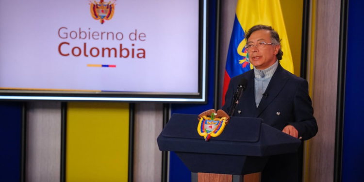 Petro explicó por qué se suspendió el traslado de jefes de estructuras criminales a Barranquilla e incluyó al padre Cirilo en la mediación