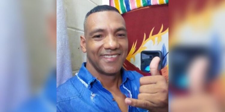 Sicarios en moto atentan a bala contra un hombre en la terraza de su casa en Carrizal