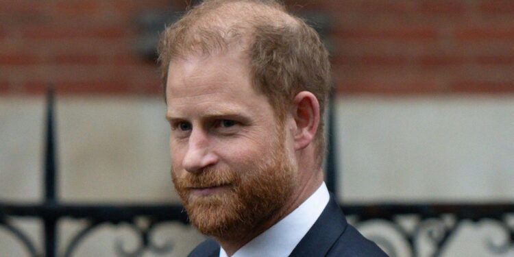 "Siguen acosándome": príncipe Harry señaló a famoso medio