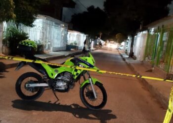 Sujetos en moto hieren a bala a un hombre de 30 años en el barrio Las Colonias