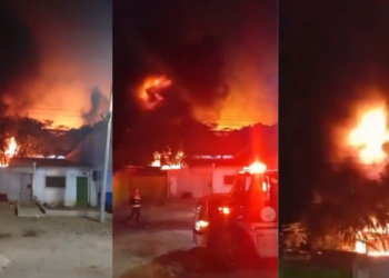Voraz incendio reduce a cenizas fábrica de colchones en Malambo