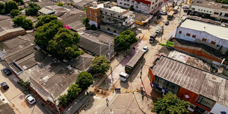 Alcaldesa Alcira Sandoval entrega vía pavimentada en Los Manantiales: «No pensé que fuera tan rápido»