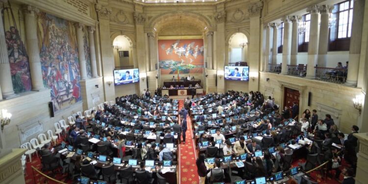 ¿Cómo quedará el sueldo de los congresistas con la eliminación de la prima de servicios?