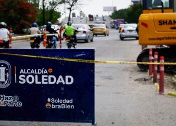 Soledad refuerza prevención de inundaciones: Limpieza de canales en la Calle 30 y sector del Hospital Universidad del Norte