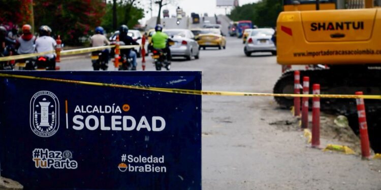 Soledad refuerza prevención de inundaciones: Limpieza de canales en la Calle 30 y sector del Hospital Universidad del Norte