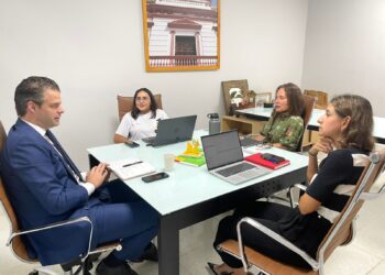 Albert Kobus visita Barranquilla y conoce iniciativas de energĂa comunitaria y sostenibilidad urbana – AlcaldĂa de Barranquilla, Distrito Especial, Industrial y Portuario
