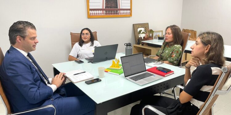 Albert Kobus visita Barranquilla y conoce iniciativas de energía comunitaria y sostenibilidad urbana – Alcaldía de Barranquilla, Distrito Especial, Industrial y Portuario