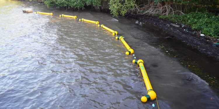 Alcaldía de Barranquilla implementa retenedores flotantes para proteger el manglar de la ciénaga de Mallorquín – Alcaldía de Barranquilla, Distrito Especial, Industrial y Portuario