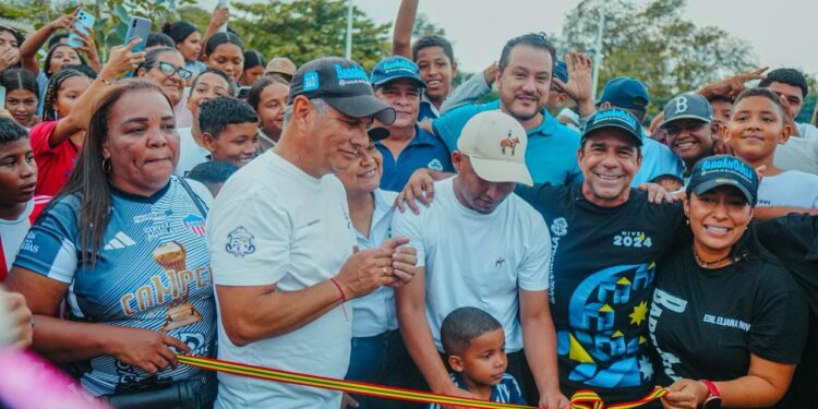 Alejandro Char inicia obras del parque y cancha Santa María y entrega el Monumental El Happy
