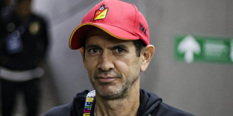 Arturo Reyes le reclamó al DT del Pasto por escupir a un hincha: ambos fueron expulsados