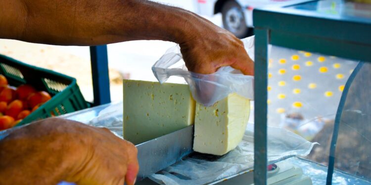 Bajó el precio del queso, pero crece preocupación entre gremio ganadero