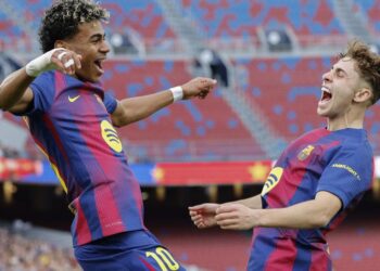 Barcelona goleó 4-1 al Villarreal: triplete de Lamine Yamal