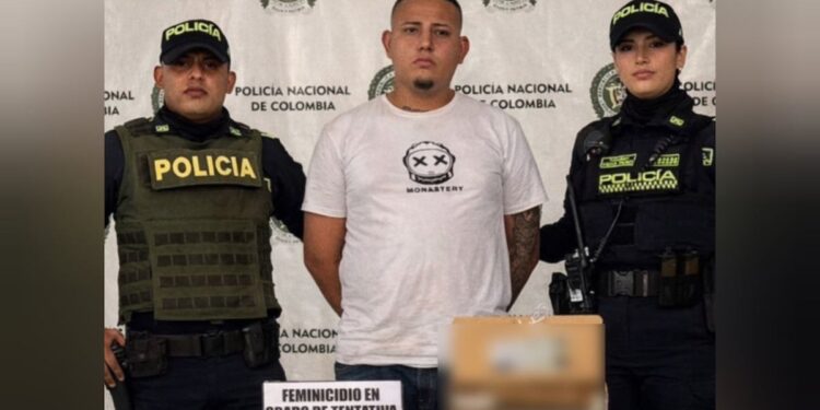 Capturan a hombre que atacó a cuchillo a su esposa en el barrio Santo Domingo