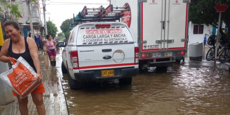 Claro se solidariza con las personas afectadas por la ola invernal en Córdoba con minutos, datos y donaciones