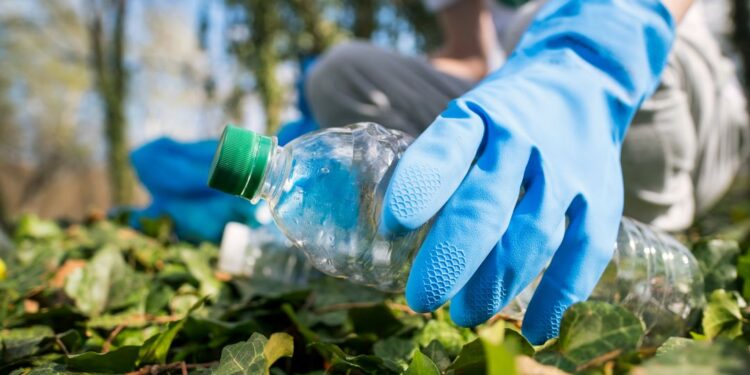 Día Mundial del Reciclador: en Colombia, cerca de 100.000 recicladores recolectan y transforman cada día residuos plásticos que se convierten en nuevos materiales y productos