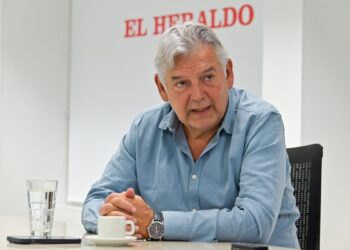 El 70 % de empresarios prepara recortes de personal tras alza del mínimo y la reducción de jornada laboral, según Fenalco