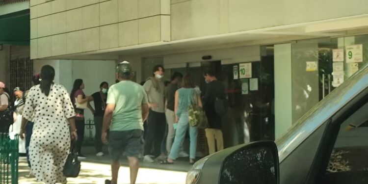 “Estamos preocupados por nuestro hijo”: padres de joven francés herido en tienda de Montecristo