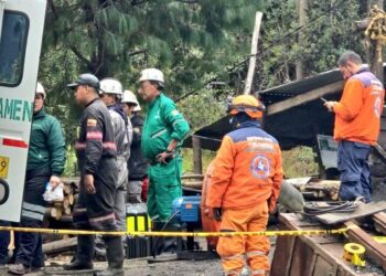 Hallan sin vida a 2 de los 6 obreros atrapados en mina de Cundinamarca