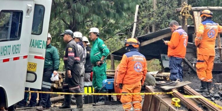 Hallan sin vida a 2 de los 6 obreros atrapados en mina de Cundinamarca