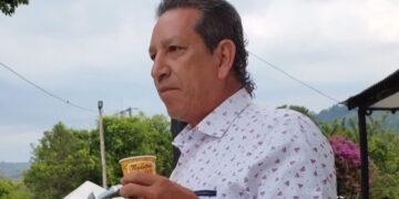 Hernán Gómez generó polémica al compartir foto junto a su esposa