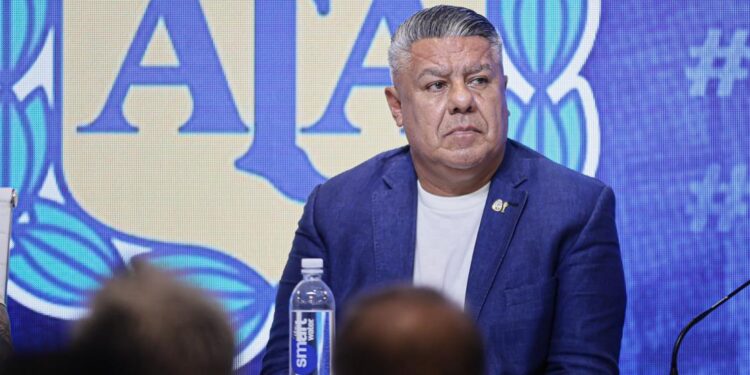 Justicia argentina impide nueva salida del país del presidente de AFA, Claudio Tapia