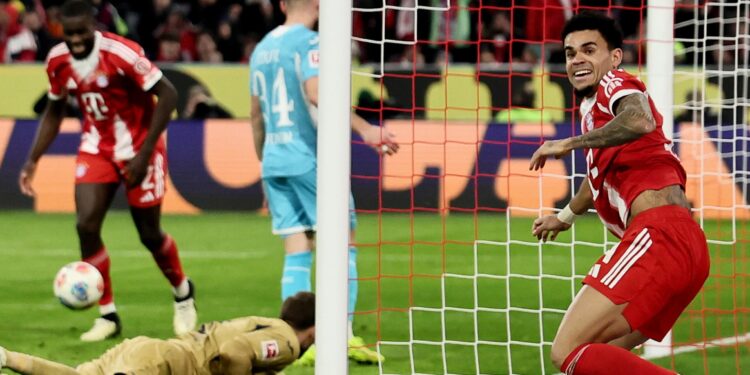 Luis Díaz redondeó goleada del Bayern Múnich con un triplete