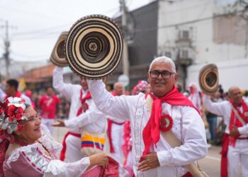 PILASSSS: Nuevos horarios en los desfiles de Vía 40