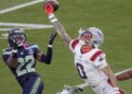 Pese a la derrota de los Pats, el colombiano Christian González brilló en el Super Bowl LX