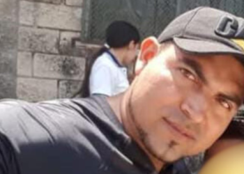 Sicarios en moto asesinan a hombre dentro de su vehículo en Carrizal