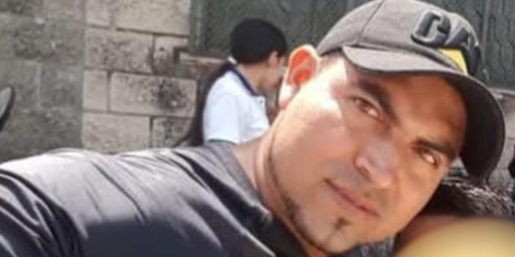 Sicarios en moto asesinan a hombre dentro de su vehículo en Carrizal