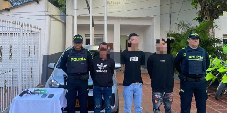 Tres capturados en flagrancia por porte ilegal de armas en Baranoa