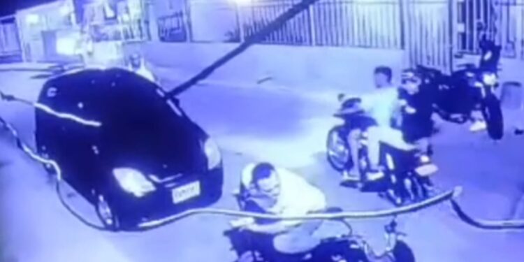 Tres hombres fueron baleados en una tienda del barrio La Esmeralda