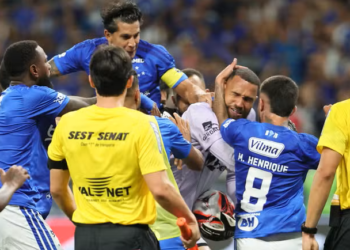 23 expulsados por pelea en el clásico Mineiro vs. Cruzeiro