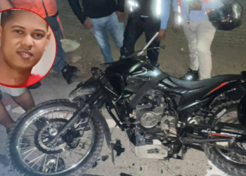 Accidente entre un vehículo particular y una motocicleta deja una persona muerta en Juan Mina