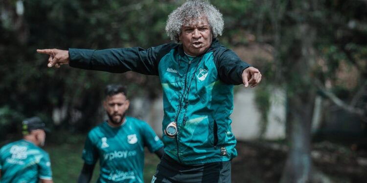 Alberto Gamero no aguantó más y renunció a la dirección técnica del Cali