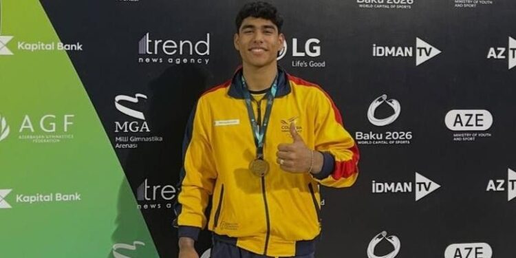 Ángel Barajas, campeón en barras paralelas de la Copa Mundo de gimnasia artística