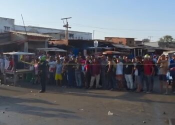 Asesinan de un tiro en la cabeza a presunto ‘cobradiario’ en el mercado El Boliche