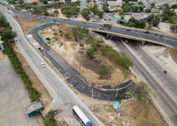 Avanza construcción de acceso vehicular en el puente Simón Bolívar en Soledad