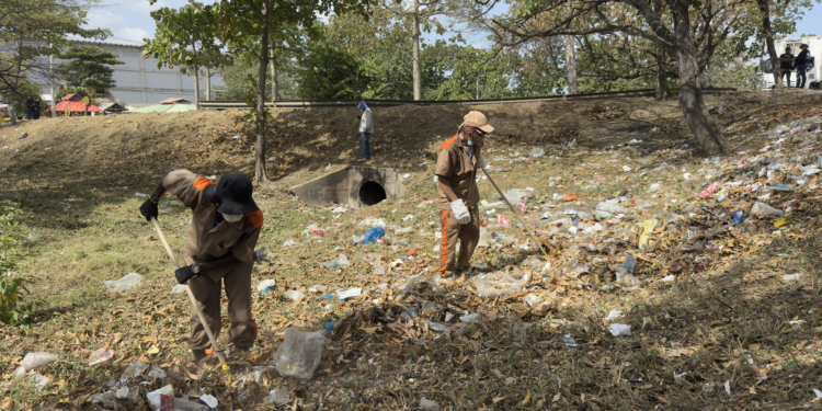 Barranquilla Limpia y Linda recibe a 25 personas privadas de la libertad para limpieza y mantenimiento de punto crítico recuperado en la Circunvalar con Cordialidad – Alcaldía de Barranquilla, Distrito Especial, Industrial y Portuario