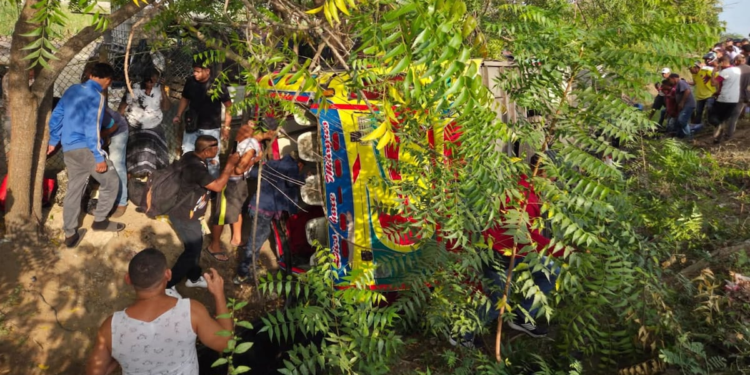 Bus que cubría la ruta entre Ponedera y Barranquilla sufrió grave accidente: se registra un pasajero fallecido