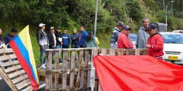 Delegaciones de Colombia y Ecuador retomaron diálogo para acabar con la guerra comercial