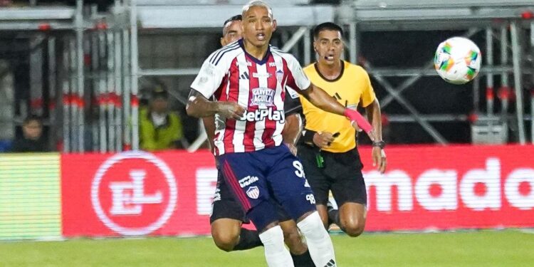 Dos fechas de suspensión a Jermein Peña por su expulsión ante Nacional