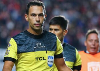 El árbitro argentino Facundo Tello dirigirá el partido Junior vs. Palmeiras