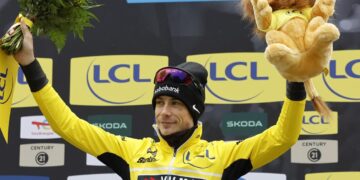 El danés Jonas Vingegaard se suma al álbum de oro de la París Niza